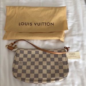 Louis Vuitton damier pochette